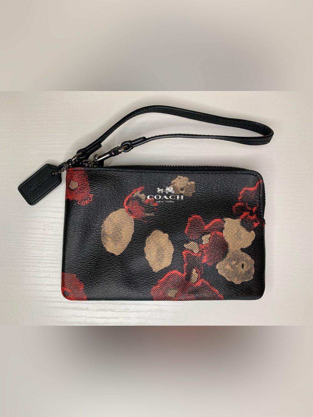 🥀 Coach Halftone Floral Corner Zip Wristlet F65064